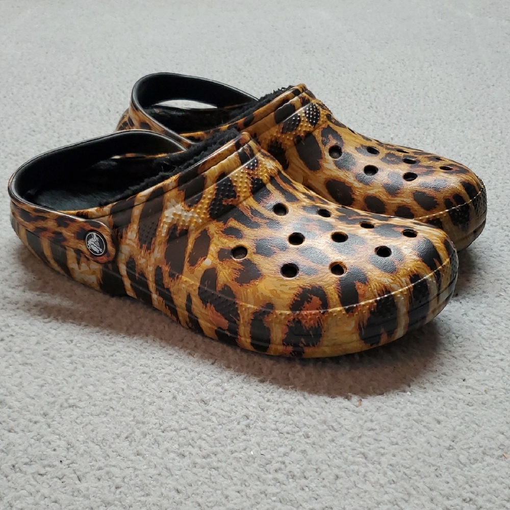 CROCS Kids Leopard Pattern Slippers - image 3